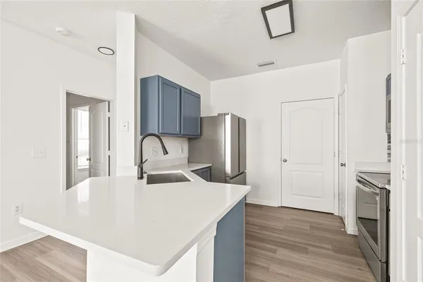 $2,000 | 18006 Villa Creek Drive, Tampa, FL 33647