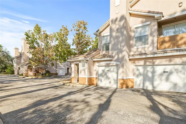 $2,000 | 18006 Villa Creek Drive, Tampa, FL 33647