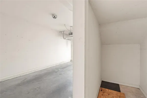 $2,000 | 18006 Villa Creek Drive, Tampa, FL 33647