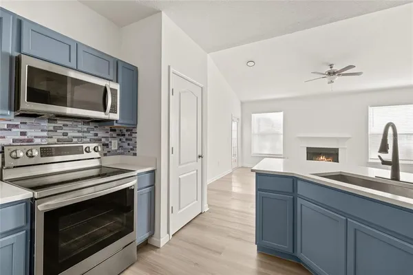 $2,000 | 18006 Villa Creek Drive, Tampa, FL 33647