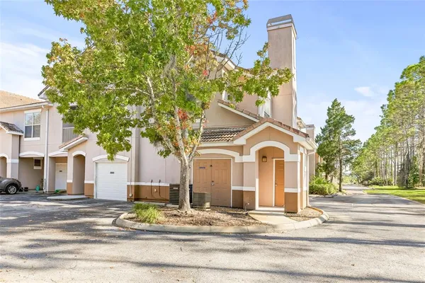 $2,000 | 18006 Villa Creek Drive, Tampa, FL 33647