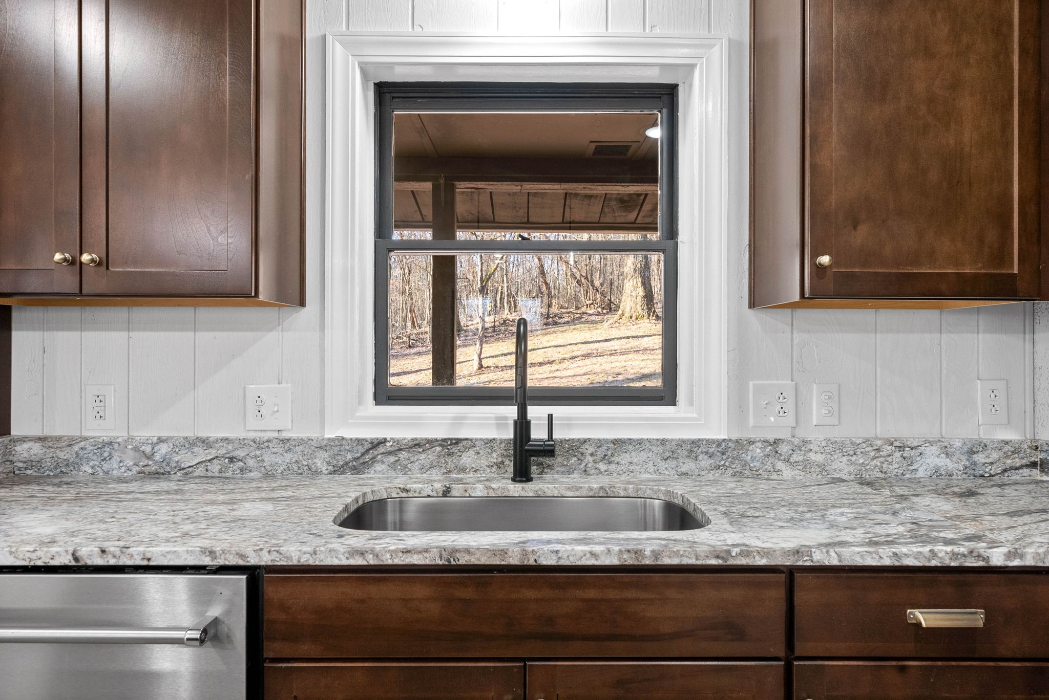 140 Dean Road Clarksville, TN 37040 - Photo 15 of 44 a kitchen with granite countertop a sink and cabinets