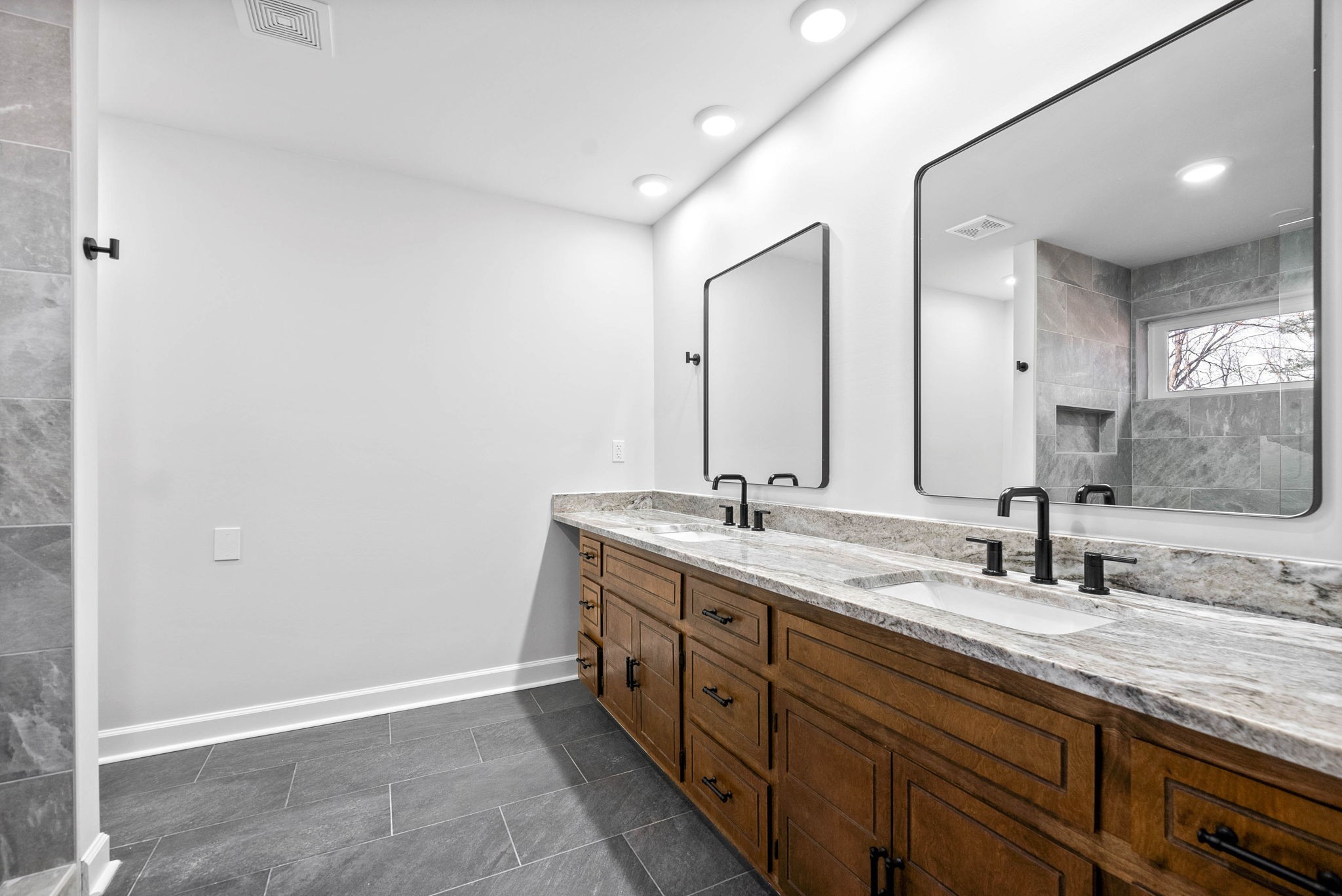 140 Dean Road Clarksville, TN 37040 - Photo 24 of 44 a bathroom with double sink and a mirror