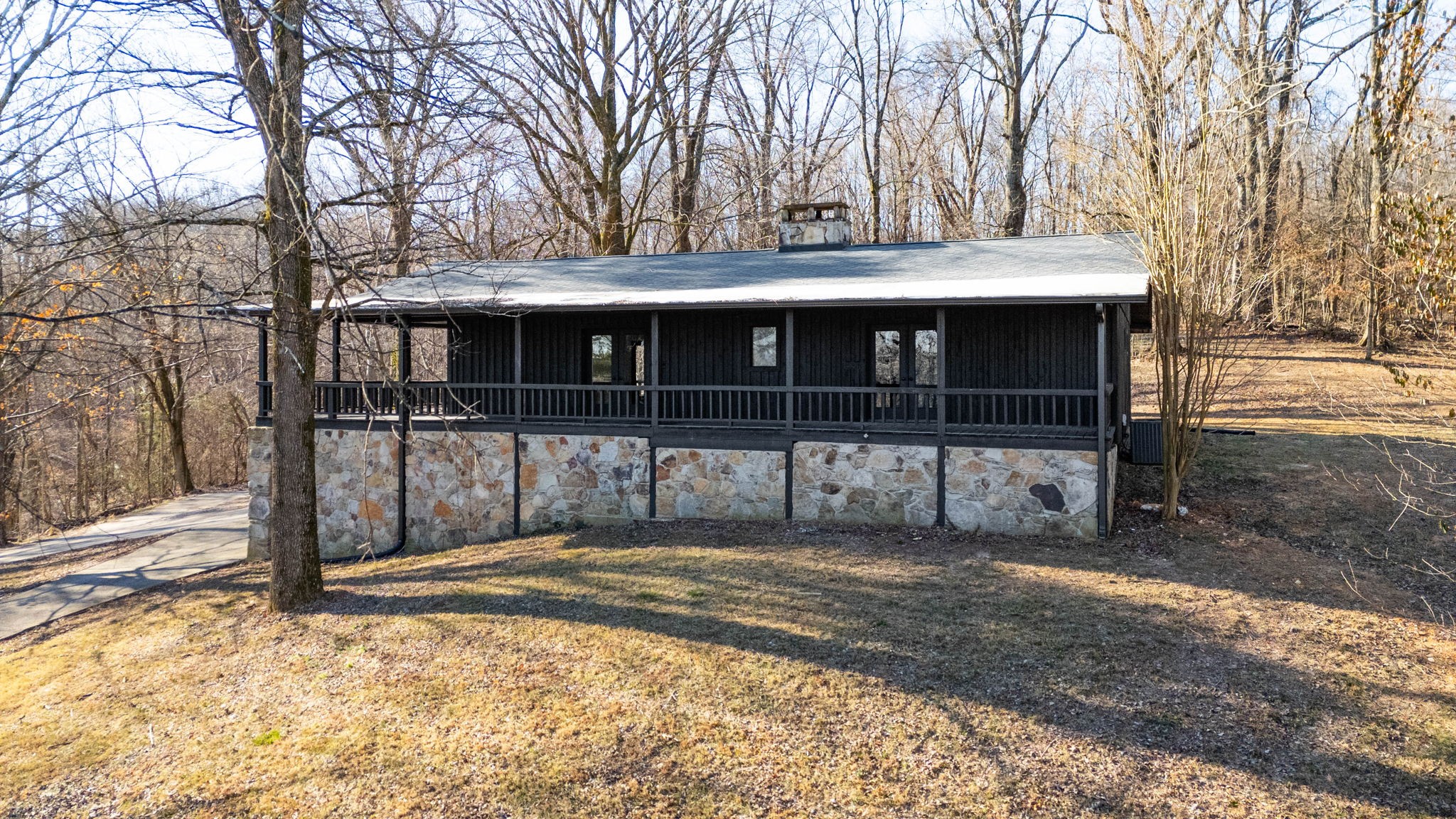 140 Dean Road Clarksville, TN 37040 - Photo 43 of 44 a view of a house with a large window and wooden fence