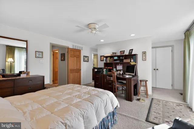 $420,000 | 8 South Close, Moorestown, NJ 08057