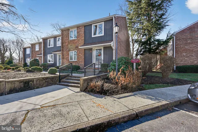 $420,000 | 8 South Close, Moorestown, NJ 08057