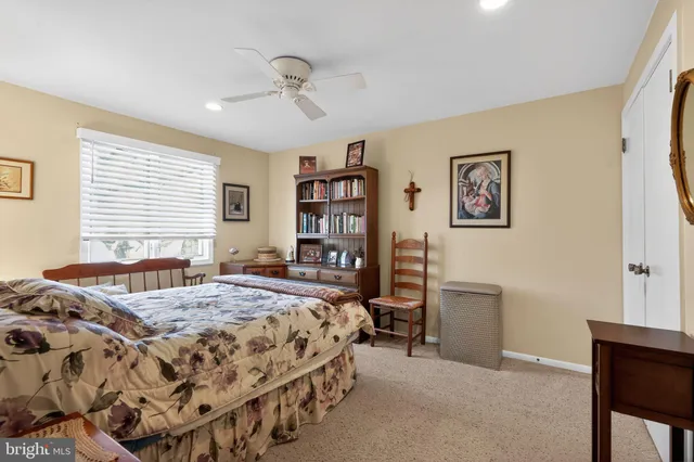 $420,000 | 8 South Close, Moorestown, NJ 08057