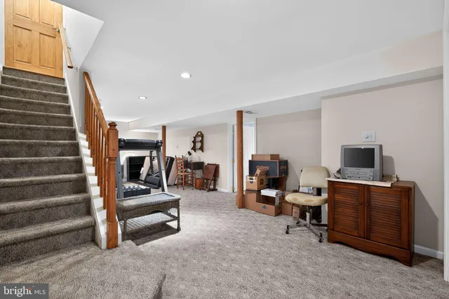 $420,000 | 8 South Close, Moorestown, NJ 08057