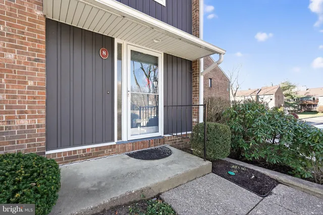 $420,000 | 8 South Close, Moorestown, NJ 08057