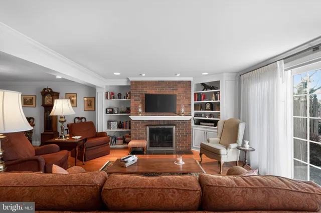 $420,000 | 8 South Close, Moorestown, NJ 08057