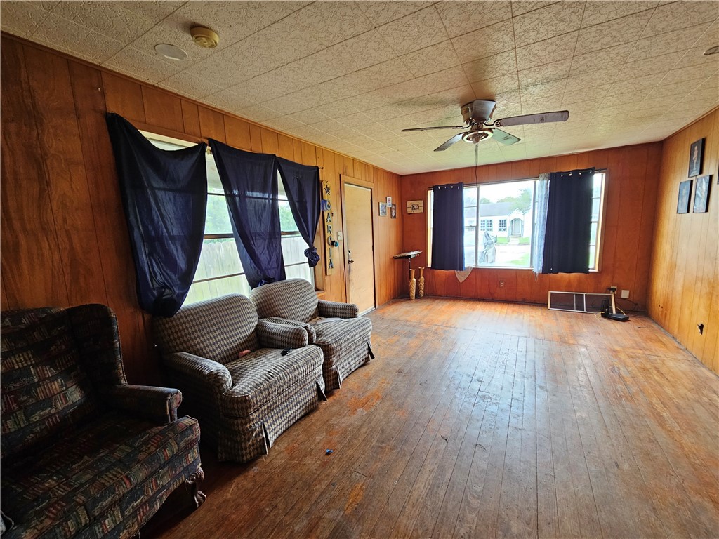 742 West 1st Street Alice, TX 78332 - Photo 4 of 25