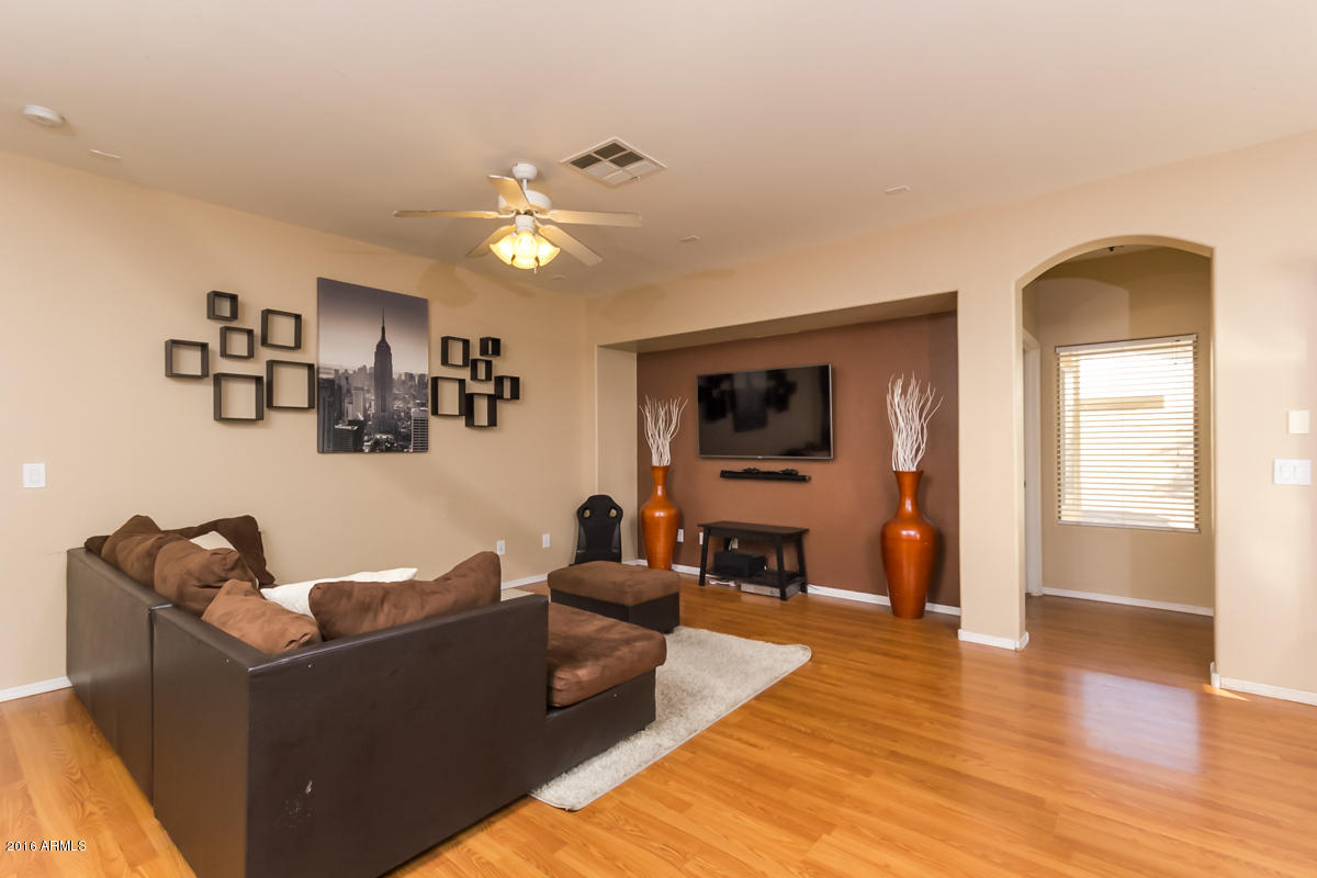 10224 West Chipman Road Tolleson, AZ 85353 - Photo 3 of 15 IMG_2458-5