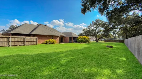$550,000 | 117 Hundred Oaks Drive, Youngsville, LA 70592