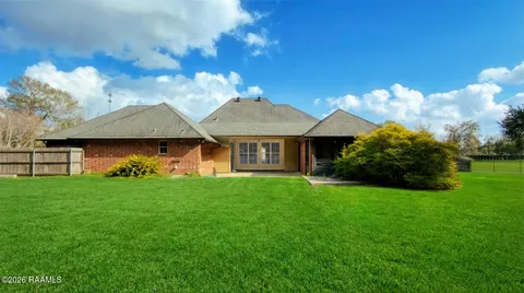 $550,000 | 117 Hundred Oaks Drive, Youngsville, LA 70592
