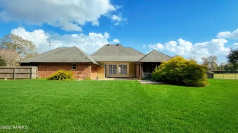 $550,000 | 117 Hundred Oaks Drive, Youngsville, LA 70592