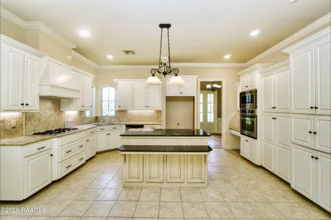 $550,000 | 117 Hundred Oaks Drive, Youngsville, LA 70592