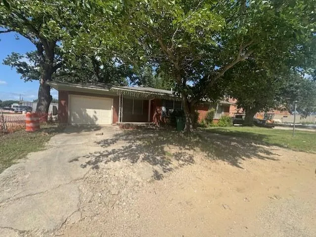 $2,100 | 190 North St Felix Street, Stephenville, TX 76401