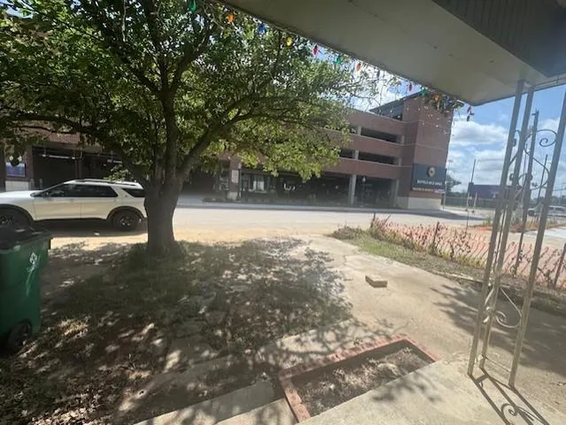 $2,100 | 190 North St Felix Street, Stephenville, TX 76401