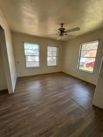 $2,100 | 190 North St Felix Street, Stephenville, TX 76401