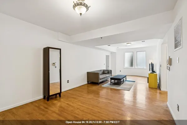 $2,880 | 515 Gregory Avenue, Unit 3, Weehawken, NJ 07086