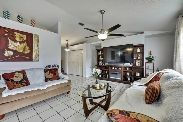 $279,000 | 11322 Topaz Street, Spring Hill, FL 34608