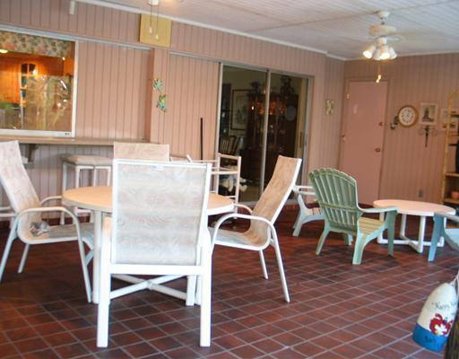 2560 Northeast 46th Street Lighthouse Point, FL 33064 - Photo 4 of 16 Patio/Deck