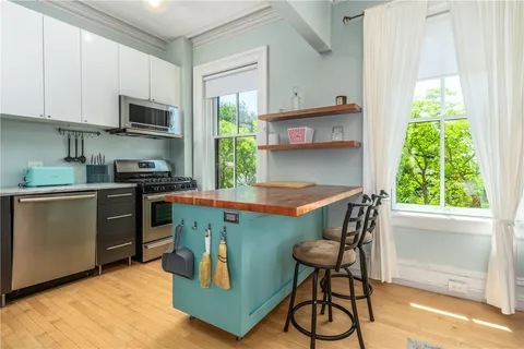 $3,200 | 96 Bowen Street, Unit 3, Providence, RI 02906
