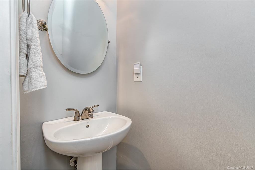 5908 Raisin Tree Lane Charlotte, NC 28215 - Photo 13 of 24 Gallery Image 13