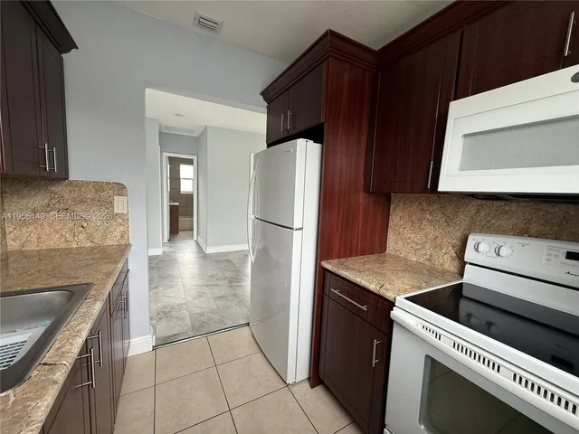 $2,600 | 2311 Northwest 15th Street, Unit B, Miami, FL 33125