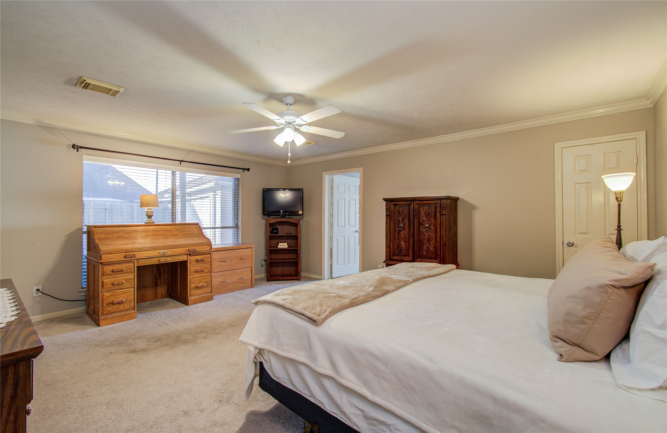 5927 Thom Road Humble, TX 77346 - Photo 19 of 50 The first-floor primary suite is generously sized and filled with natural light, offering a private retreat.