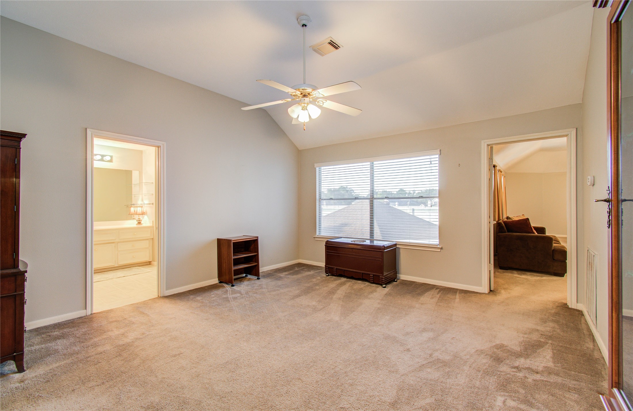 5927 Thom Road Humble, TX 77346 - Photo 34 of 50 At the top of the stairs, an open flex area offers versatile space for a variety of uses.