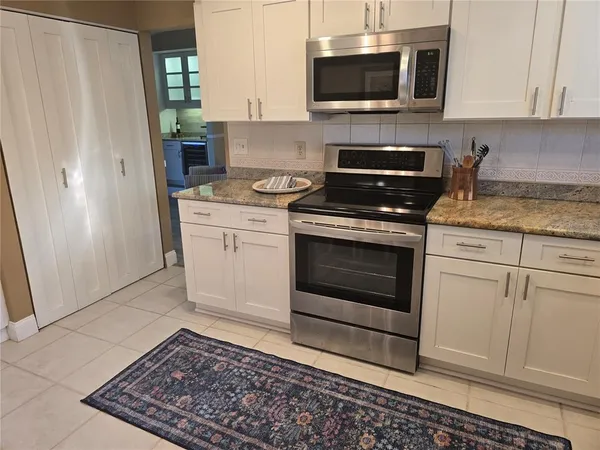 $1,900 | 4617 Forest Wood Trail, Unit 8, Sarasota, FL 34241