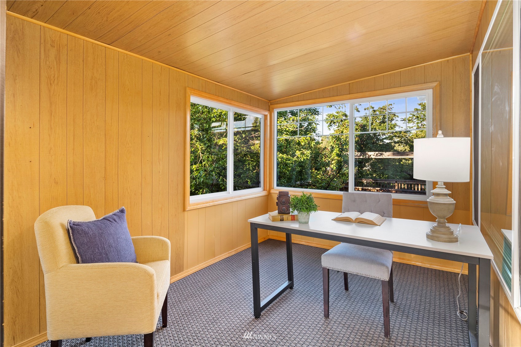 4800 South Frontenac Street Seattle, WA 98118 - Photo 14 of 40 a workspace with furniture and a window