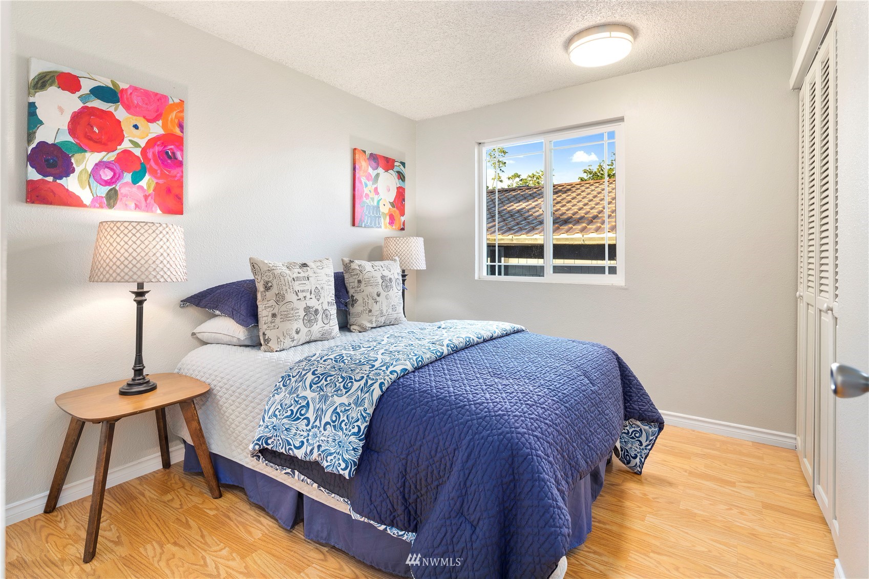 4800 South Frontenac Street Seattle, WA 98118 - Photo 21 of 40 a bedroom with a bed and a table