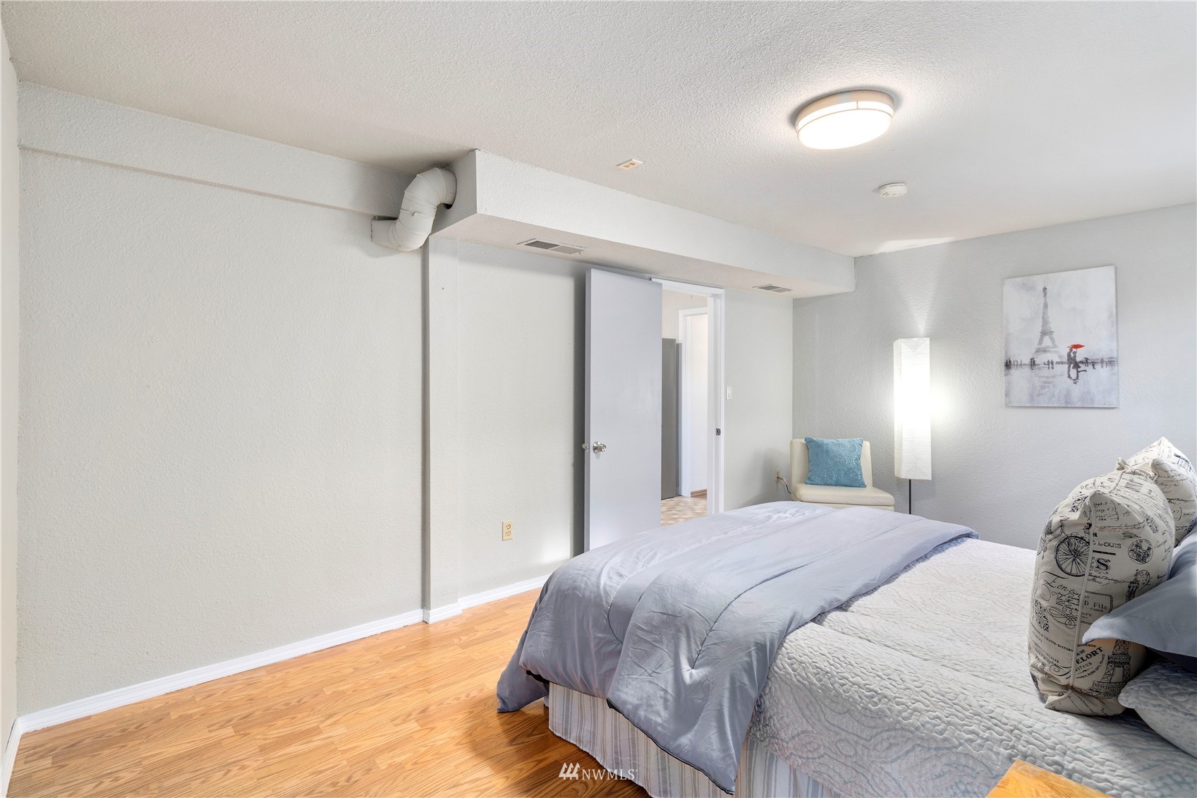4800 South Frontenac Street Seattle, WA 98118 - Photo 27 of 40 a bedroom with a bed and a window