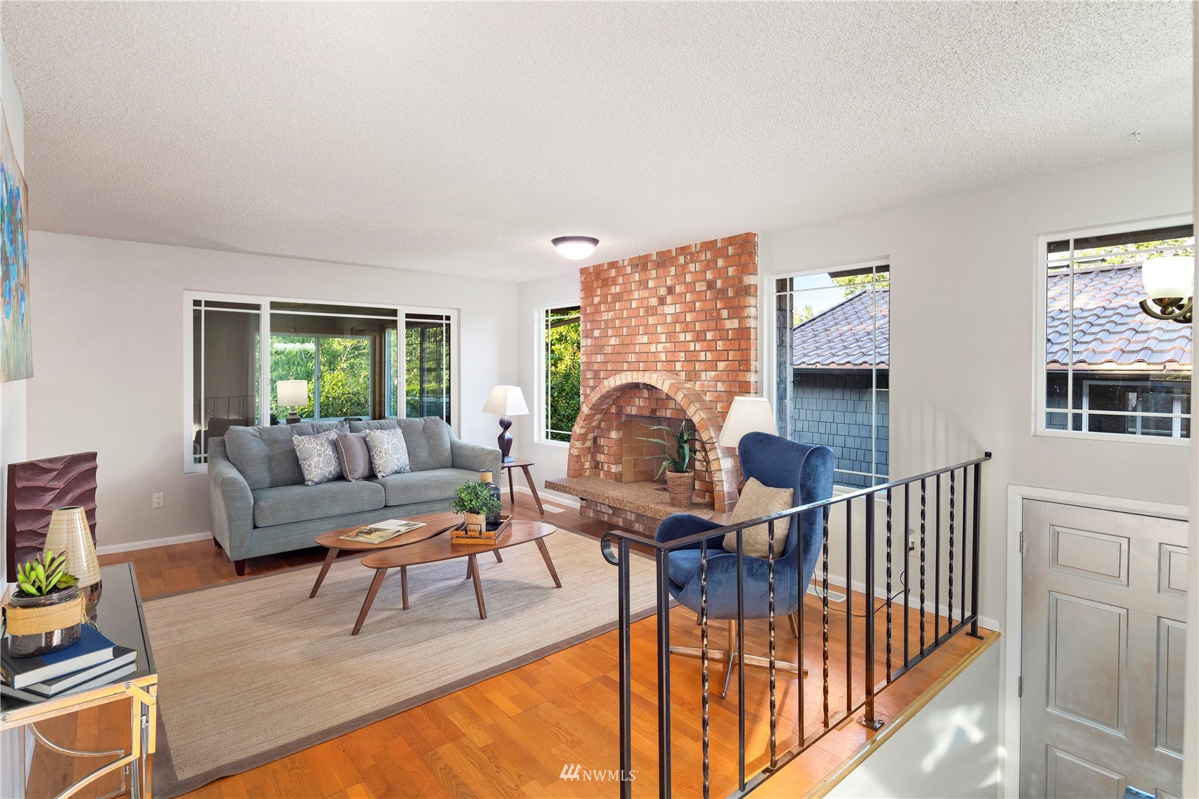 4800 South Frontenac Street Seattle, WA 98118 - Photo 4 of 40 a living room with furniture and a window