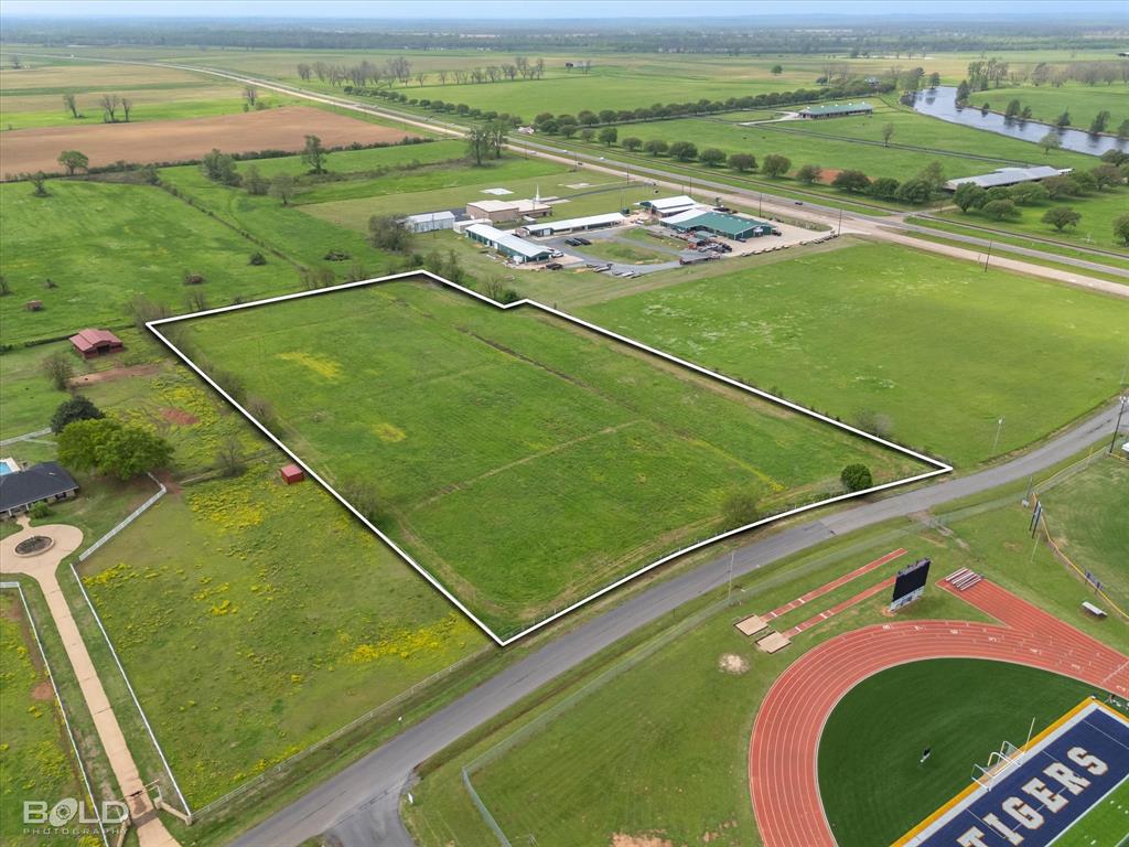 a view of a tennis court