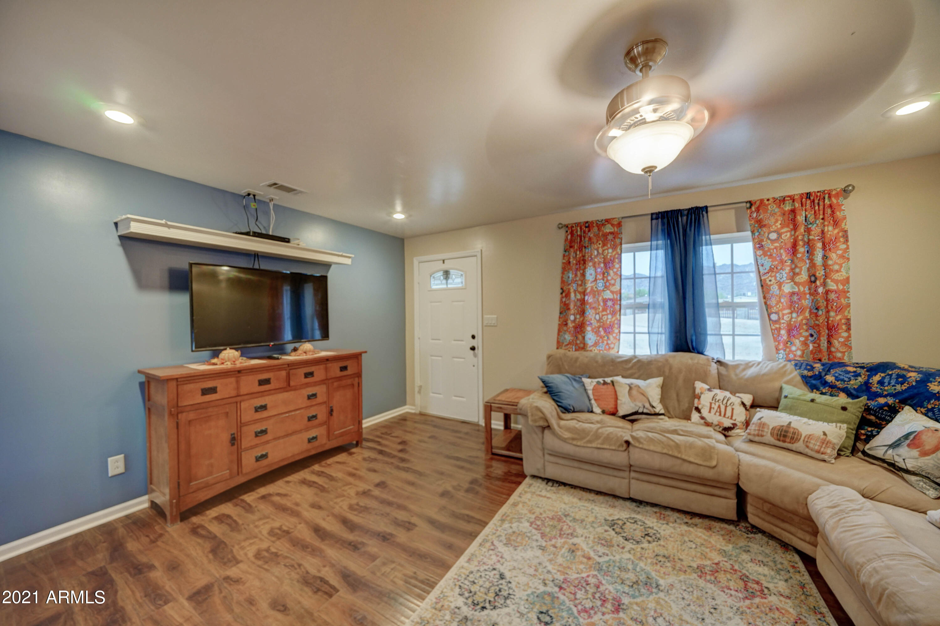 408 West Dobbins Road Phoenix, AZ 85041 - Photo 5 of 39 408 W Dobbins Rd-6