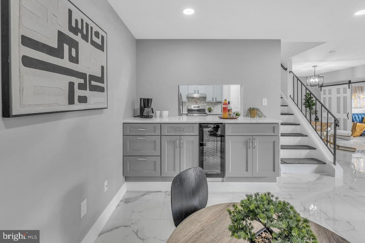 201 Timber Creek Road Lindenwold, NJ 08021 - Photo 28 of 38 a living room with furniture and a potted plant