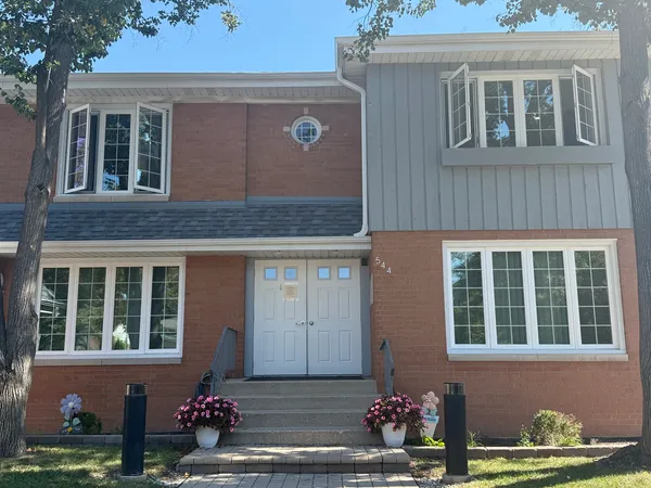 $2,275 | 544 S Lane, Unit 2S, La Grange, IL 60525