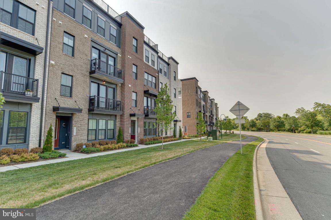 43256 Farringdon Square, Ashburn, VA 20148 Compass