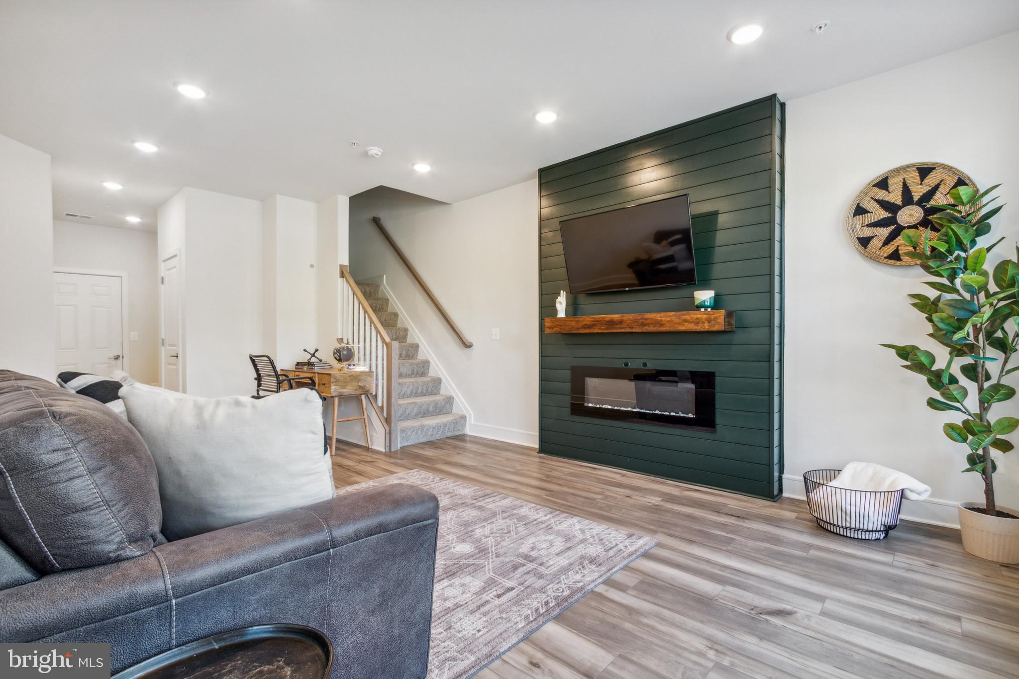 43256 Farringdon Square Ashburn, VA 20148 - Photo 5 of 24