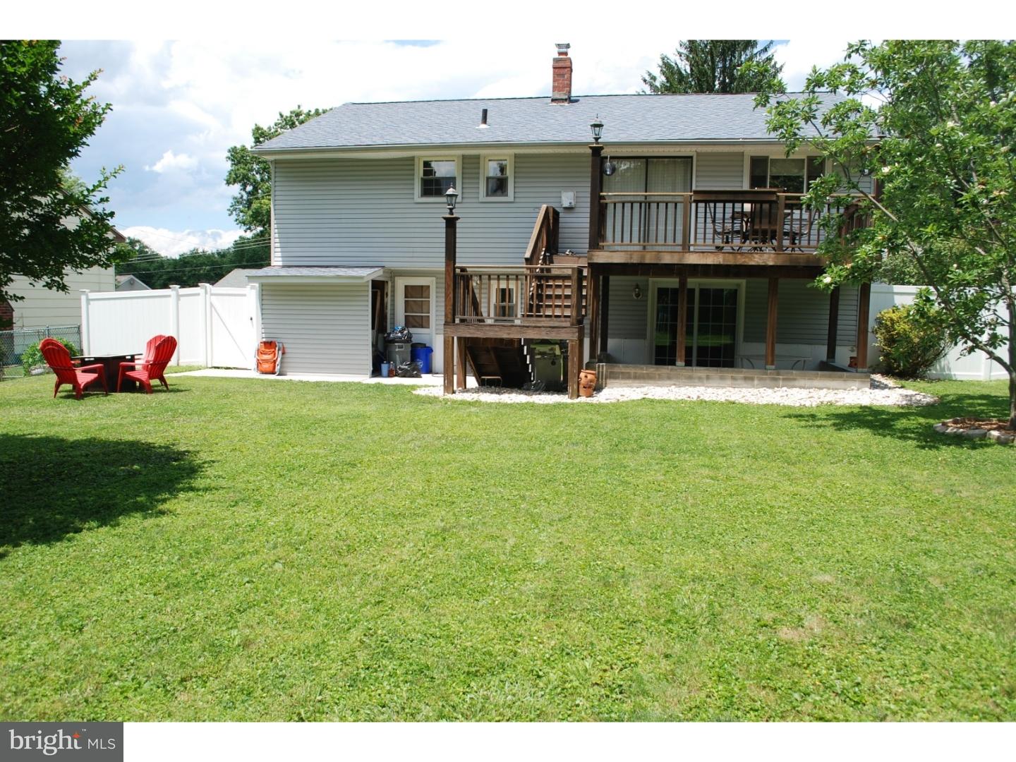 22 Hearthside Road Aston, PA 19014 - Photo 21 of 22 a view of a yard in front of house