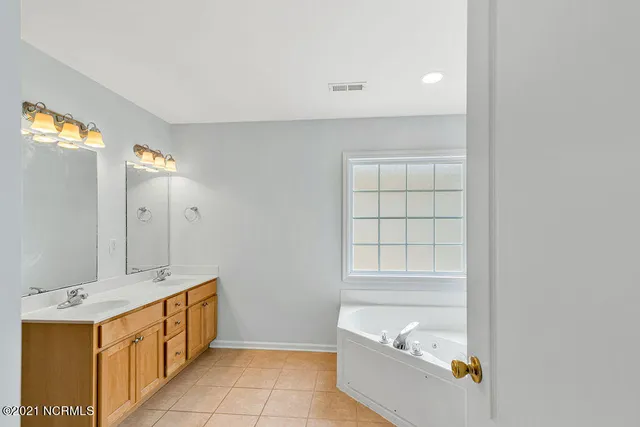 $2,200 | 209 Triton Lane, Surf City, NC 28445