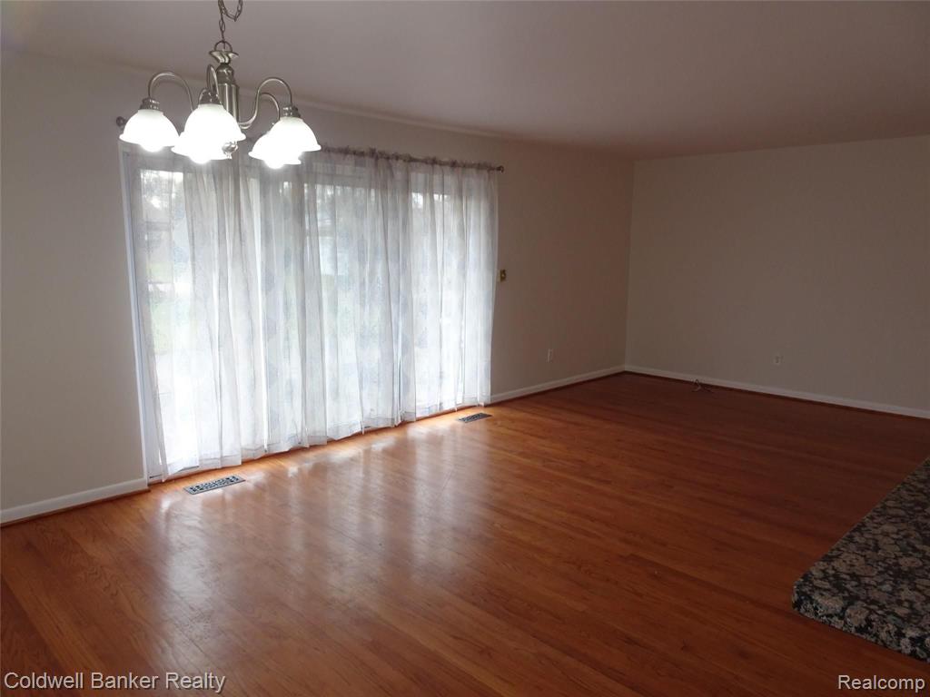 32015 Farmersville Road Farmington Hills, MI 48334 - Photo 9 of 57