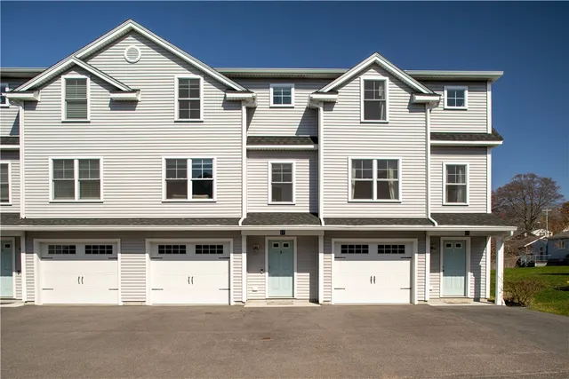 $2,800 | 17 Mariner Way, Middletown, RI 02842