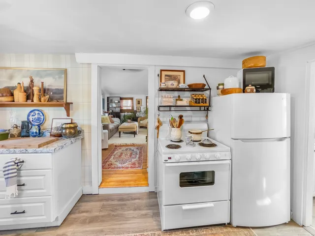 $1,800 | 944 Totoket Road, North Branford, CT 06472