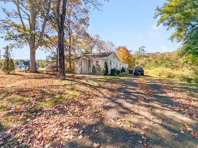 $1,800 | 944 Totoket Road, North Branford, CT 06472
