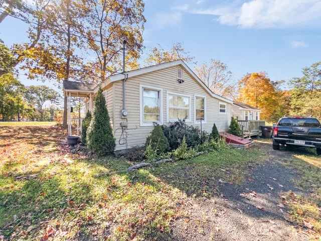 $1,800 | 944 Totoket Road, North Branford, CT 06472