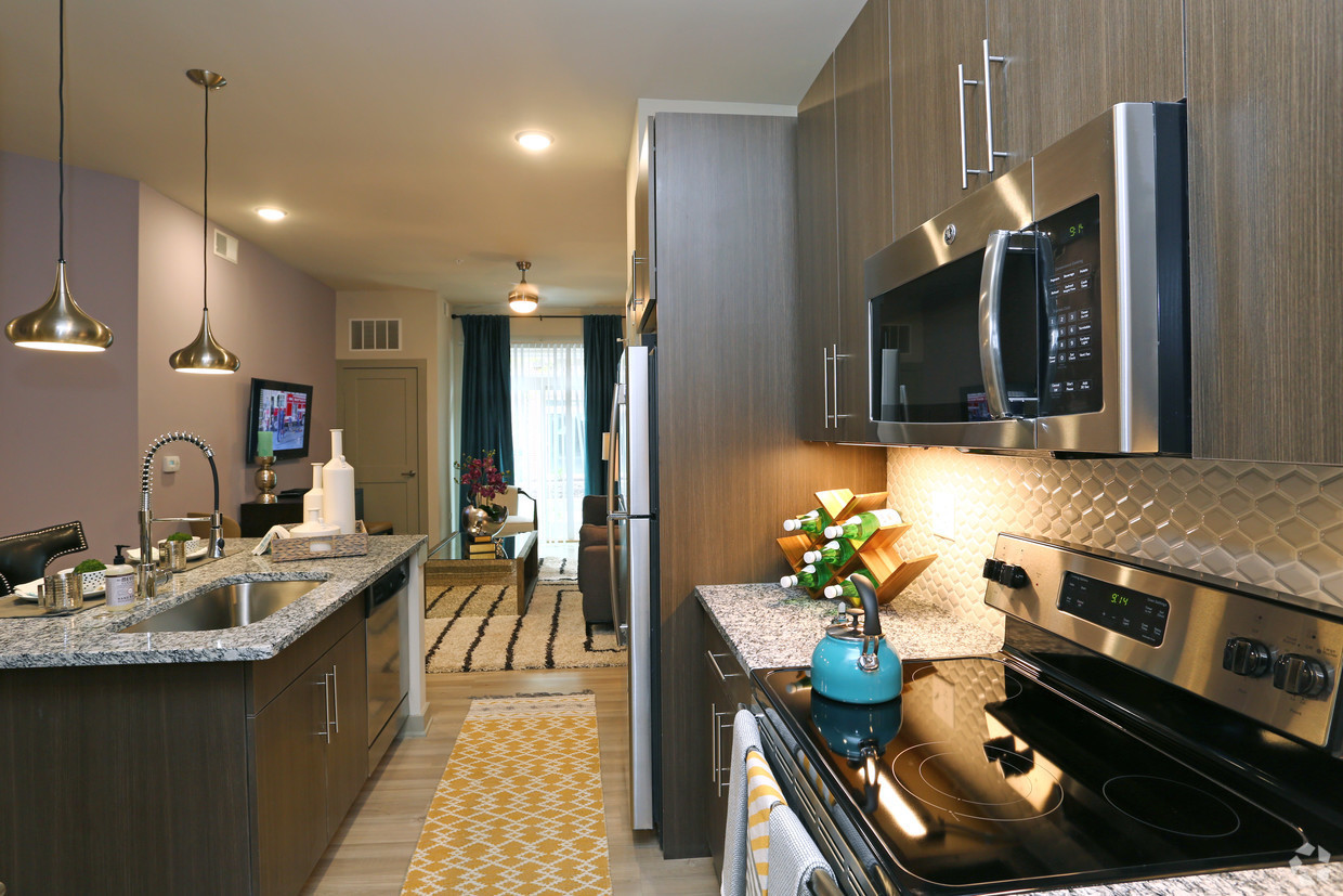 670 East Algonquin Road, Unit 4303 Schaumburg, IL 60173 - Photo 5 of 25